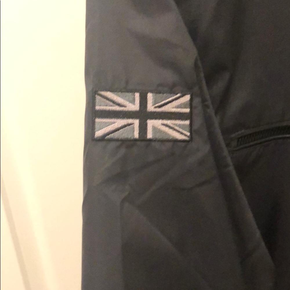 Land Rover Racing team raincoat - Picture 2 of 5